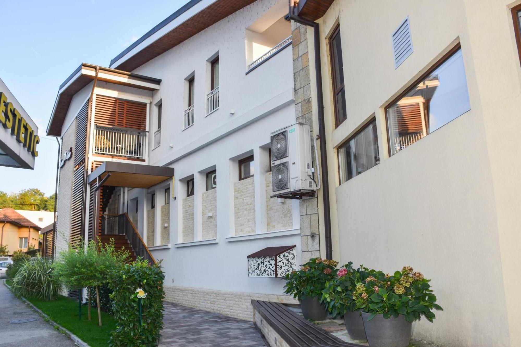 Hotel Curtea Veche Curtea De Arges Exterior photo